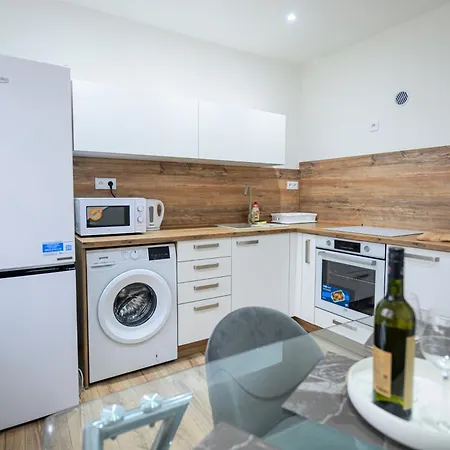 Birdhouse Apartment *